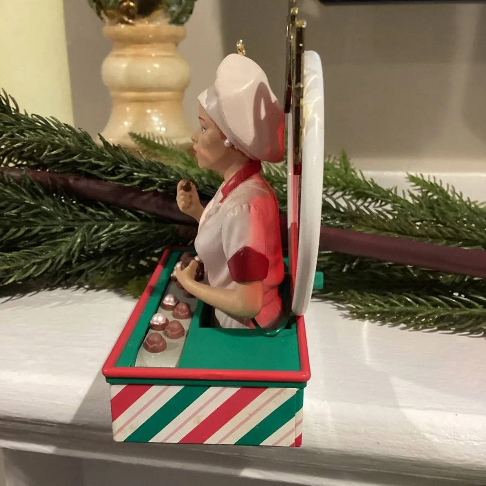 Vintage 2000 Carlton Cards I Love Lucy “Candy Factory” Christmas Tree Ornament - Picture 2 of 5